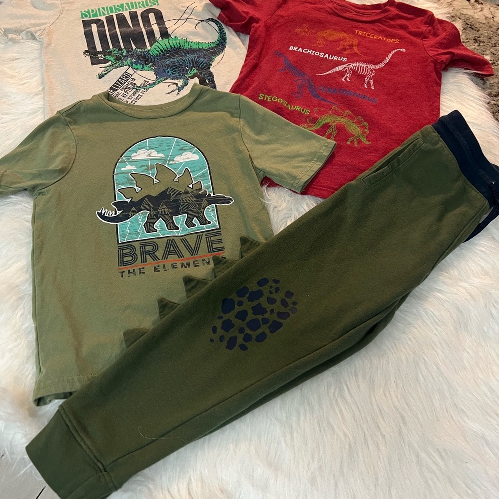 Bundle 3 shirts a pair of Dino sweatpants